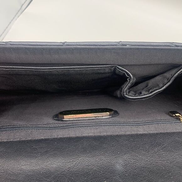 Urban Expressions Quilted Envelope Clutch Crossbody - Picture 4 of 5